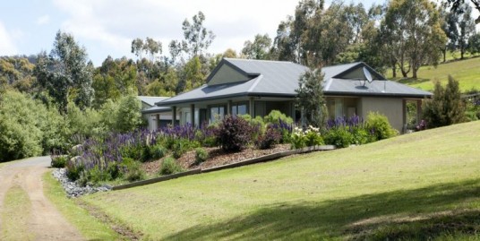 Couples Rural Bliss – 10 Minutes from Hobart CBD